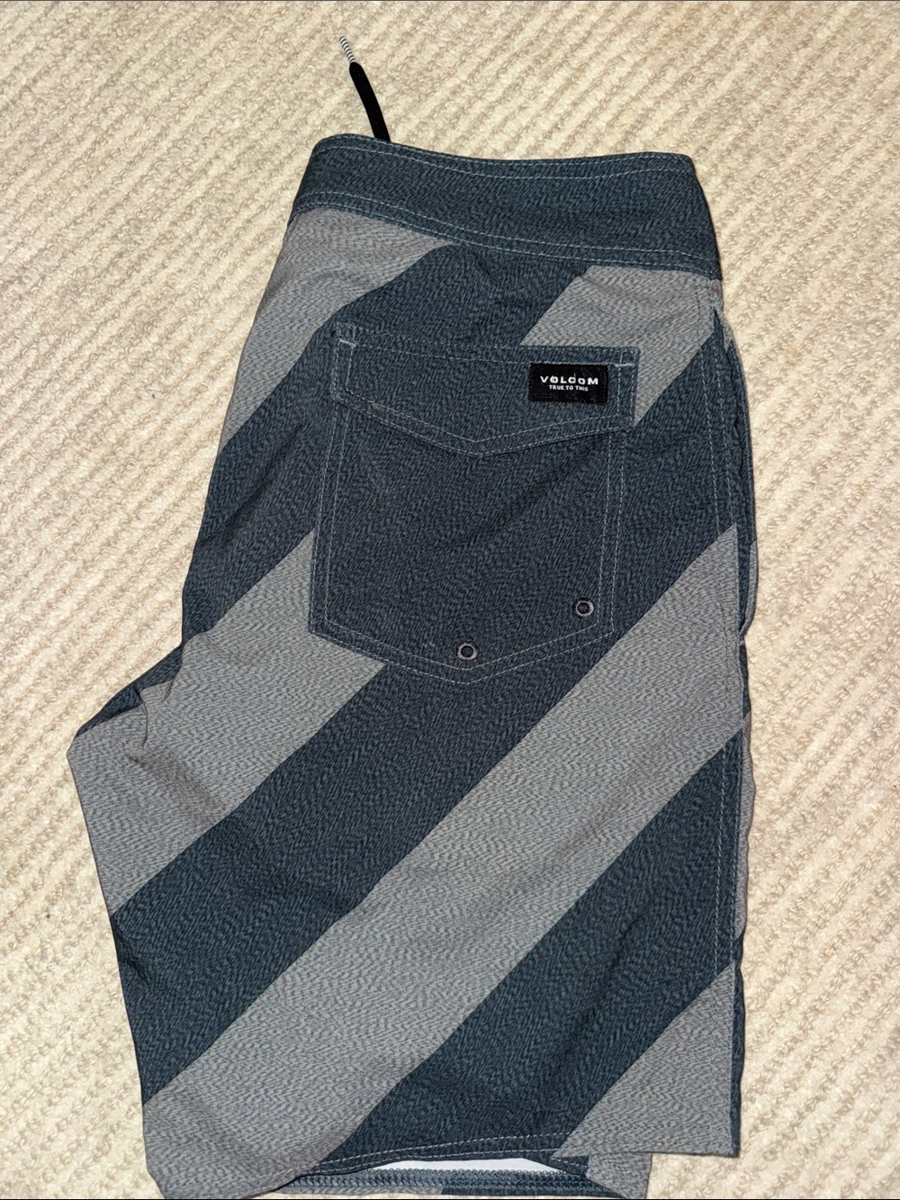 Volcom Men’s Charcoal and Gray Diagonal Stripe Board Shorts Swim Size 30